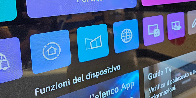 Fotografia di un televisore di ultima generazione.
